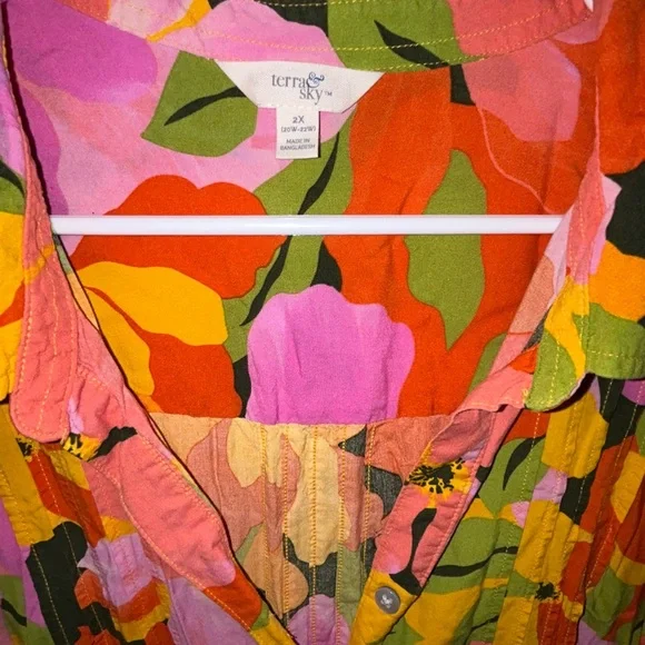 Terra & Sky Multicolor Floral Button-Down Blouse - Picture 4 of 5